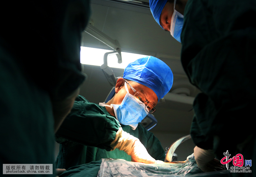 【中国故事】外科医生罗志刚的“on call 24小时”