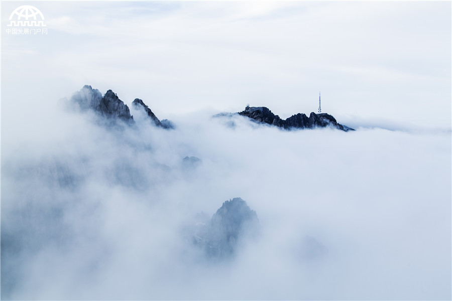 冬日黄山 云腾雾绕千峰秀 冬日黄山 云腾雾绕千峰秀