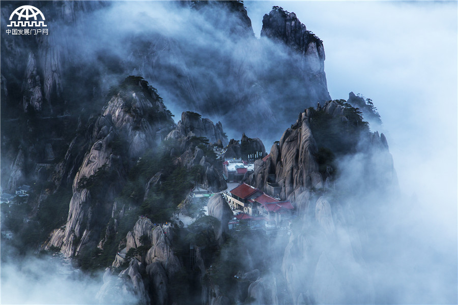 冬日黄山 云腾雾绕千峰秀 冬日黄山 云腾雾绕千峰秀