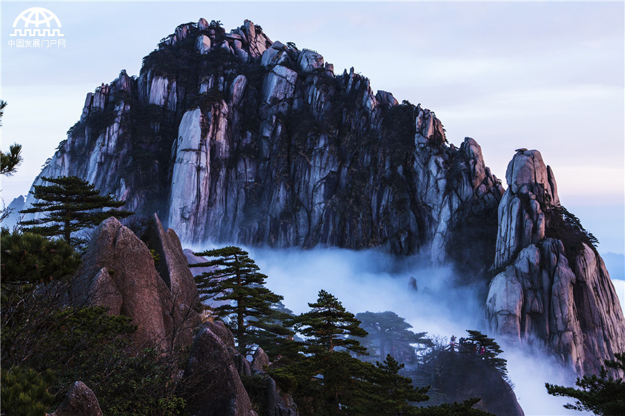 冬日黄山 云腾雾绕千峰秀 冬日黄山 云腾雾绕千峰秀