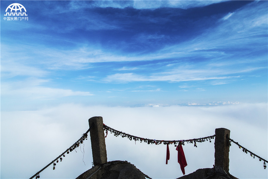 冬日黄山 云腾雾绕千峰秀 冬日黄山 云腾雾绕千峰秀
