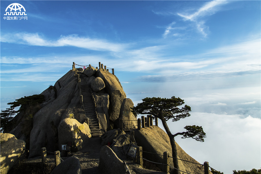 冬日黄山 云腾雾绕千峰秀 冬日黄山 云腾雾绕千峰秀