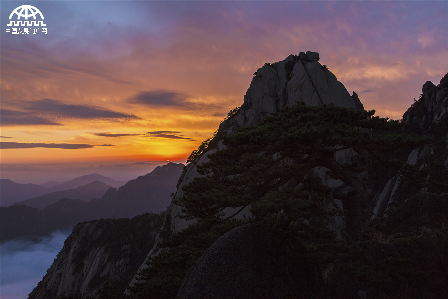 冬日黄山 云腾雾绕千峰秀 冬日黄山 云腾雾绕千峰秀