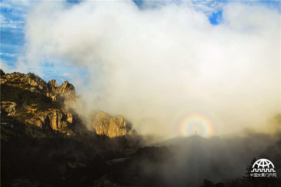 黄山动态美，“云飞水飞山亦飞”