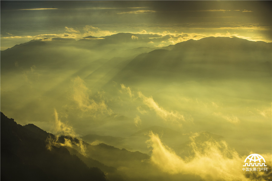 黄山动态美，“云飞水飞山亦飞”