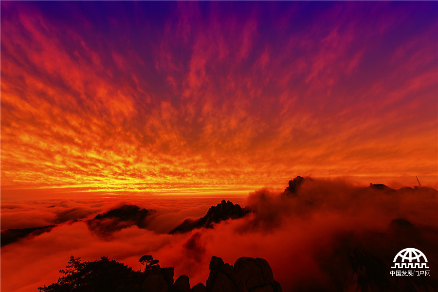 黄山动态美，“云飞水飞山亦飞”