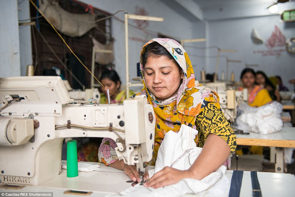 摄影师镜头记录孟加拉国工厂:童工每天2元工资