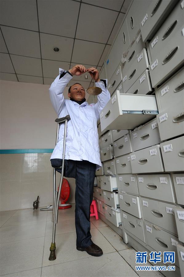 （身边的感动·图文互动）（3）“独腿村医”季正勇：12载45根拐杖诠释最美“白衣天使” 