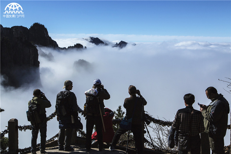 黄山：步入西海大峡谷 迷失云涛雾浪中