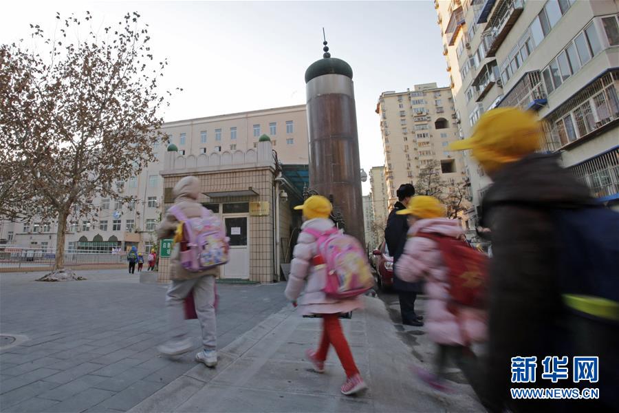 （社会）（1）北京结束空气重污染红色预警 中小学幼儿园复课