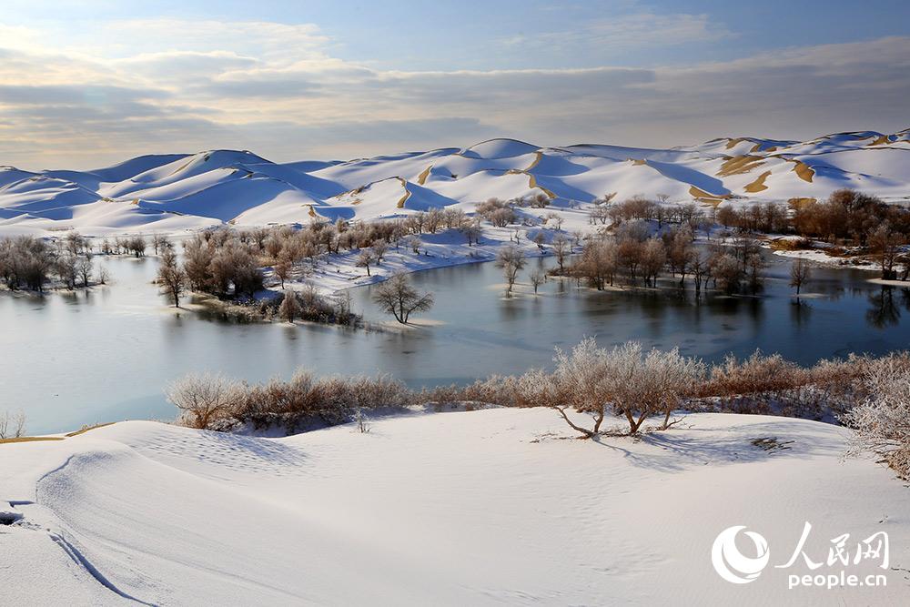 航拍塔克拉玛干沙漠雪景 宛若童话世界【10】