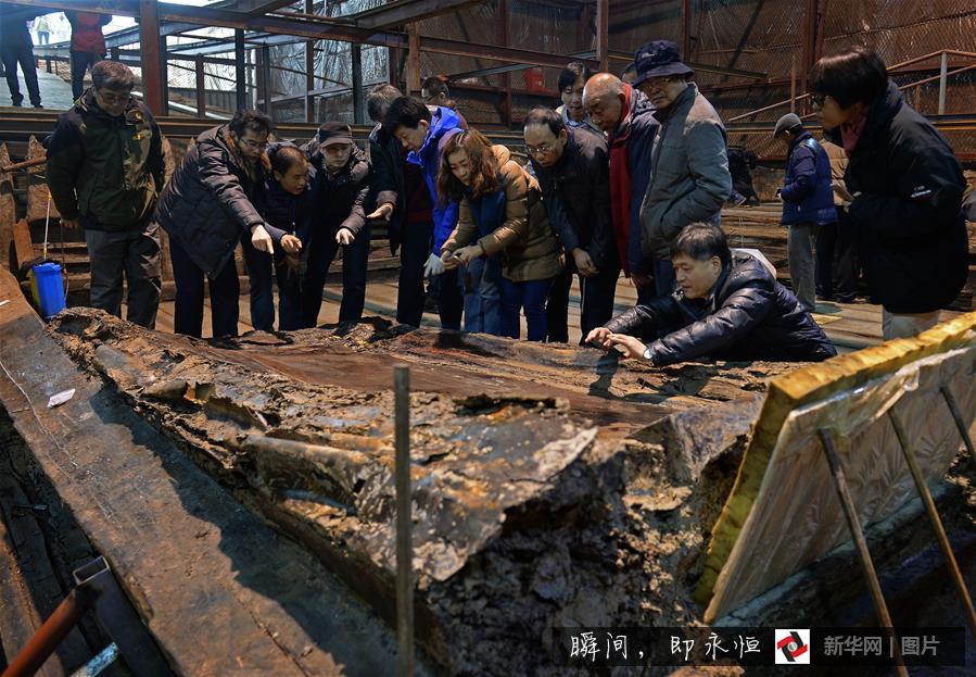 （文化）（1）南昌西汉海昏侯墓发现多块金板 专家确认为汉墓考古史上首次发现
