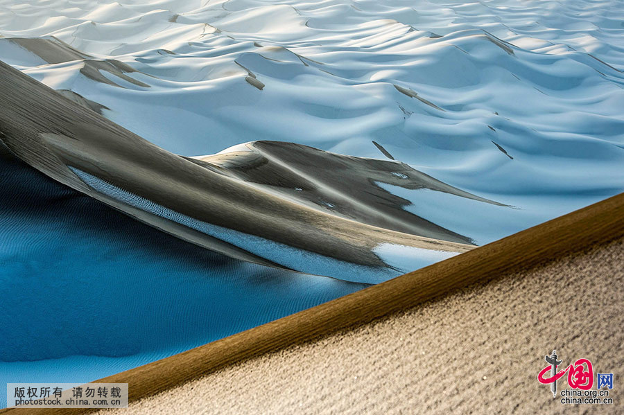 沙梁交叉中的沙丘。中国网图片库 马新民 摄