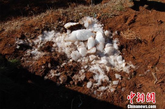 云南宣威发生“晴空坠冰”事件疑是陨冰（图）