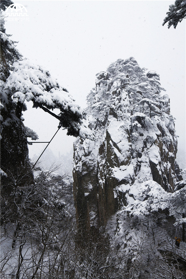 黄山迎来入冬最强降雪 积雪深度18厘米