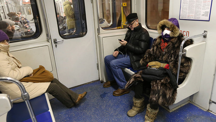 俄多地爆发甲型H1N1流感 民众戴口罩出行