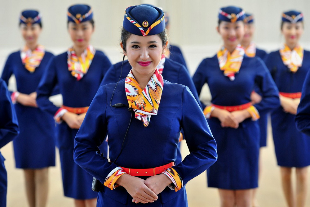 蘭新高鐵烏魯木齊南至哈密段列車穿越530公里，圖為新疆“高姐”。楊斌/東方IC