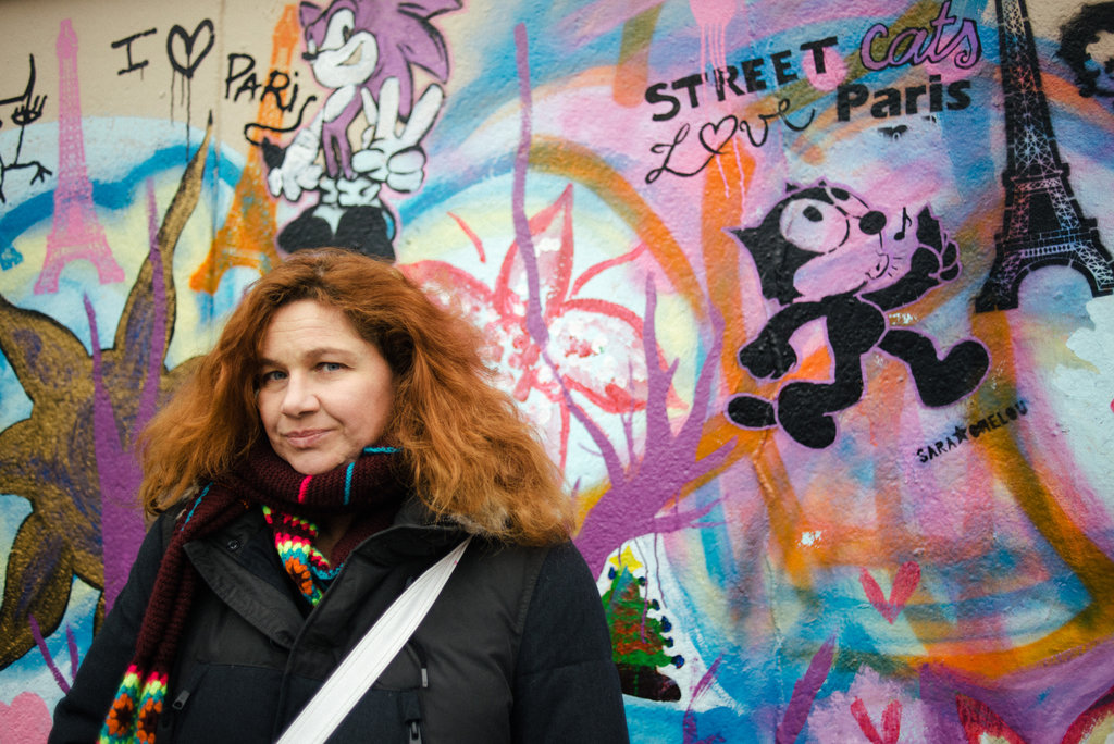 巴黎以“爱之墙”纪念恐怖袭击事件