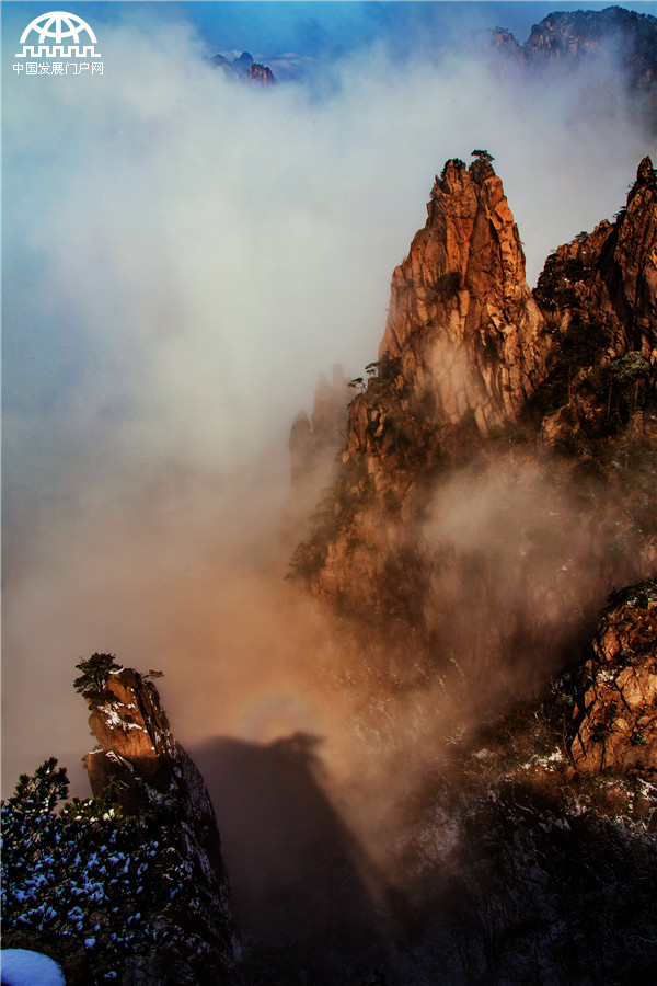 黄山：猴年首轮“佛光”美景在西海瑶台上演
