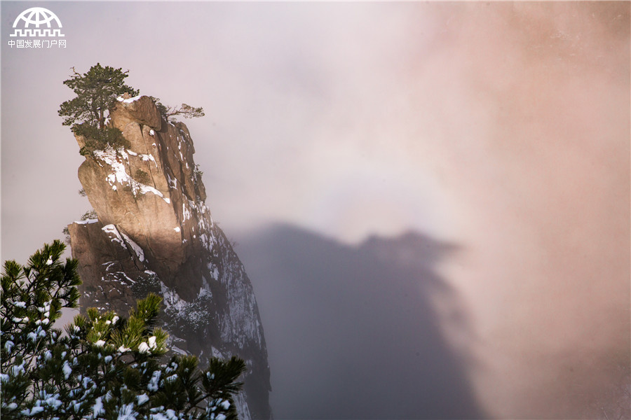 黄山：猴年首轮“佛光”美景在西海瑶台上演