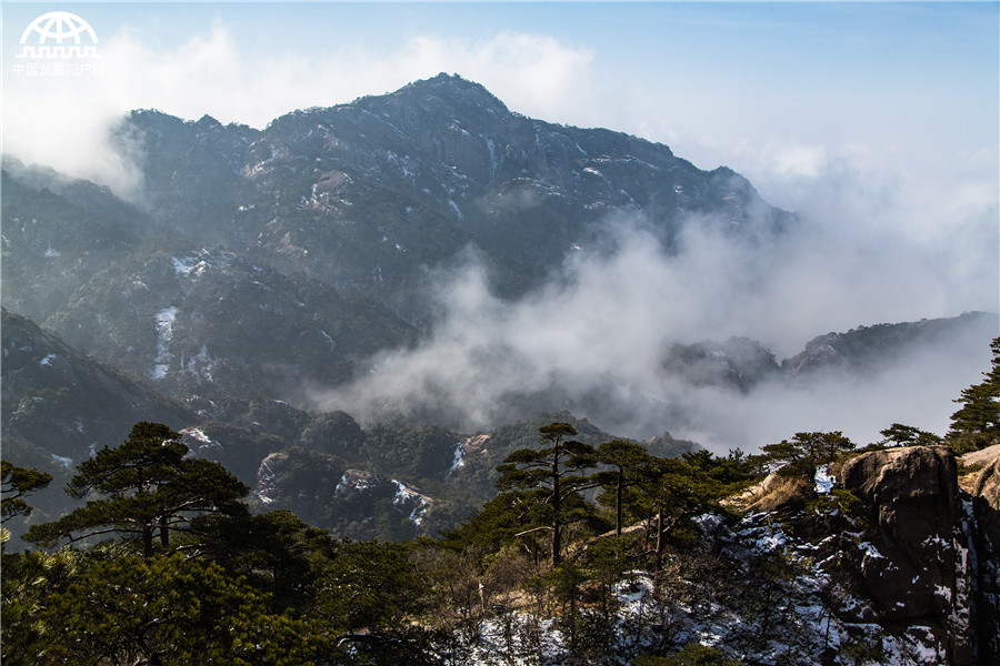 黄山：猴年首轮“佛光”美景在西海瑶台上演
