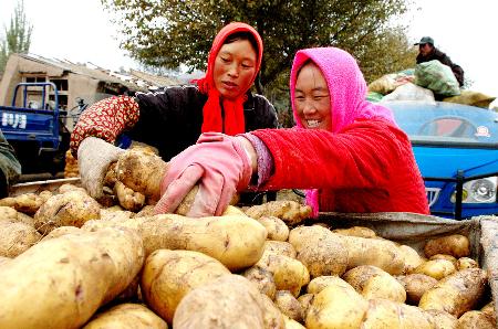 2015年全国农村贫困人口减少1442万人_中国