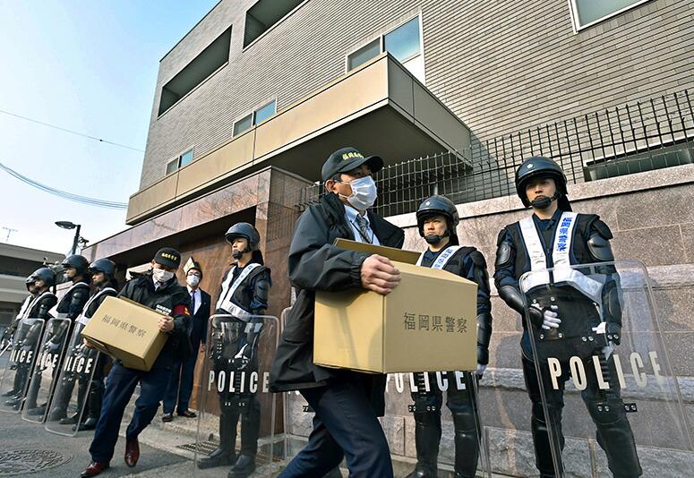日最大黑社会组织神户山口组总部遭警察列队抄家