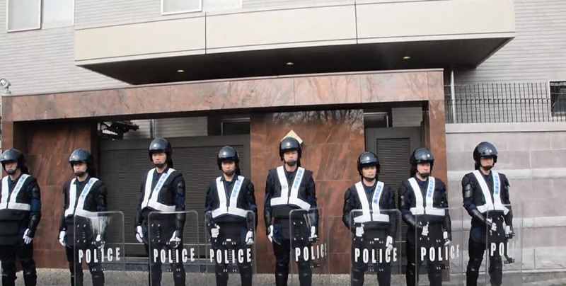 日最大黑社会组织神户山口组总部遭警察列队抄家