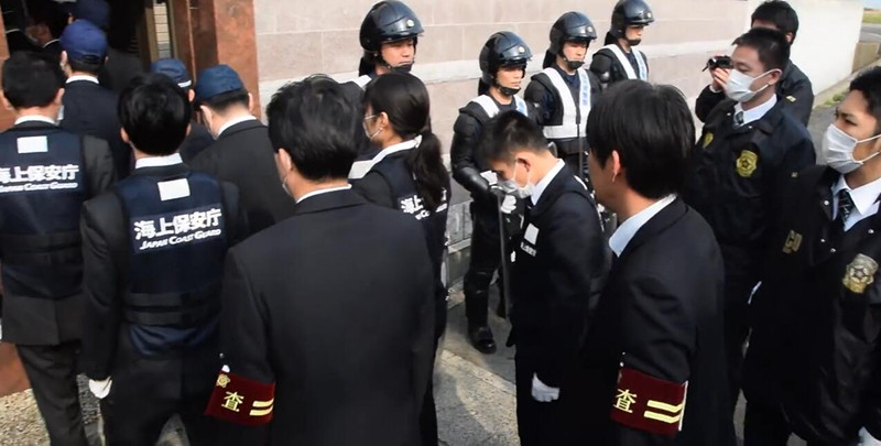 日最大黑社会组织神户山口组总部遭警察列队抄家