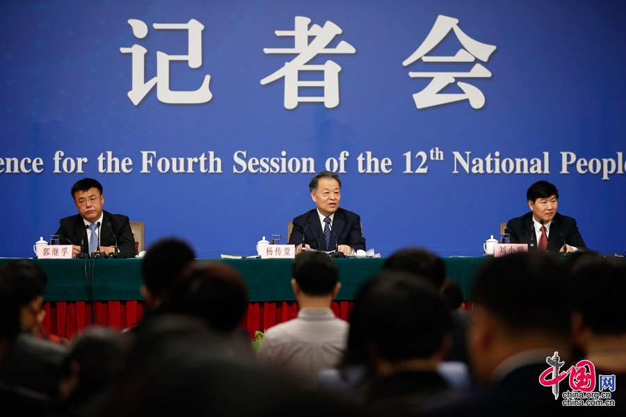 3月14日，通運輸部部長楊傳堂就“深化出租汽車改革與發展”的相關問題回答中外記者的提問。中國網記者 鄭亮 攝
