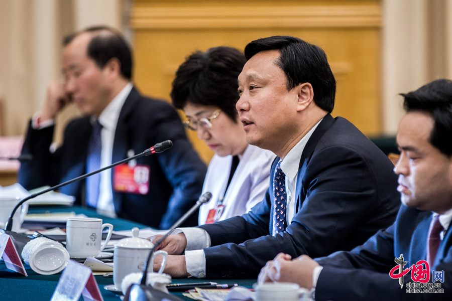 3月5日，贵州省代表团全体会，全国人大代表、贵安新区管委会主任马长青在会议上发言。中国网记者 郑亮 摄