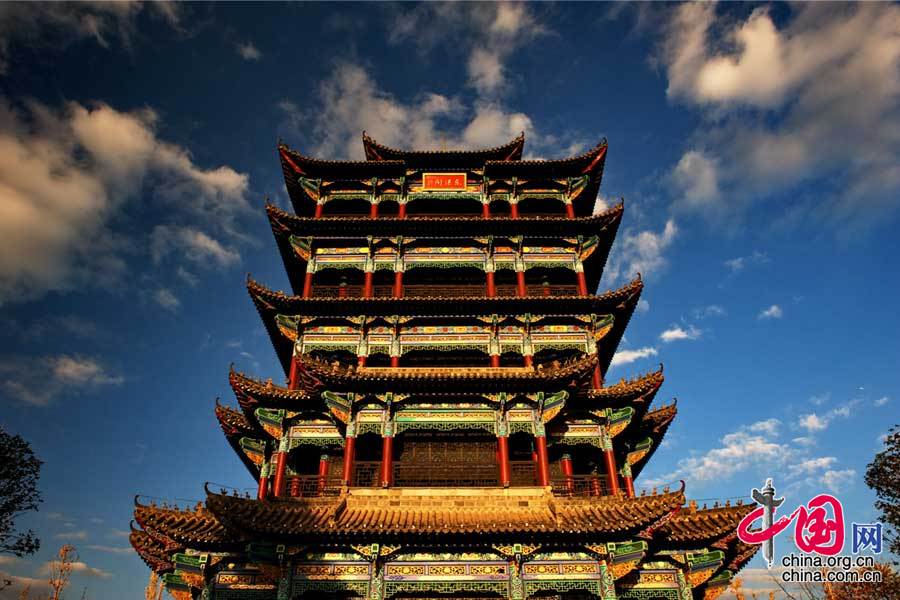 【名胜呈贡】三台山高耸入云
