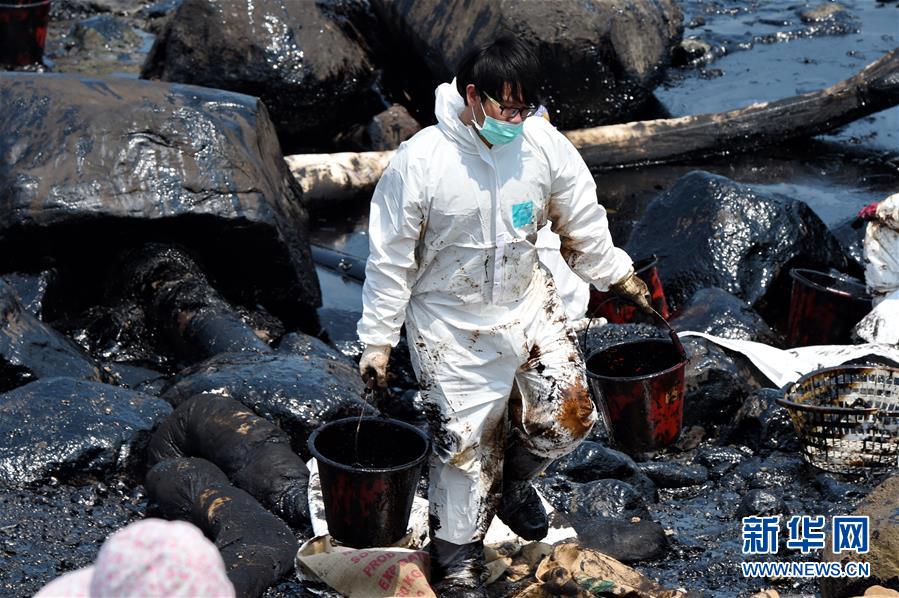 CHINA-TAIWAN-NEW TAIPEI CITY-STRANDED VESSEL-POLLUTION (CN)