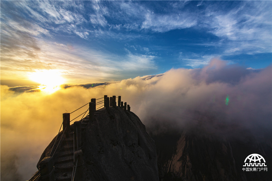 黄山天都峰景点结束4个月的“冬休”开峰迎客