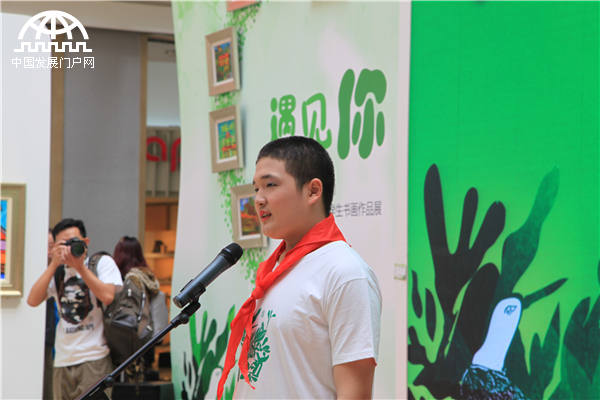 4月1日-3日，北京海淀区自闭症儿童书画作品展在金源购物中心举行。赵连怡摄