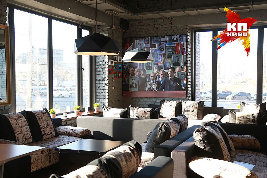 俄爱国咖啡馆大厅挂普京照厕纸印奥巴马头像