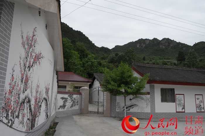 美丽的乡村文化广场（刘海天 摄）