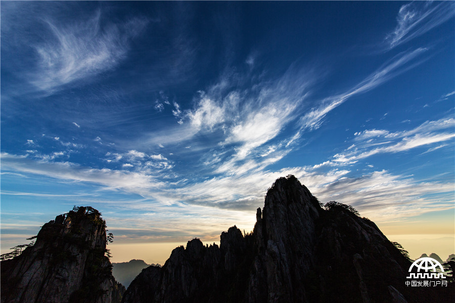 看黄山日出，享受一场绚烂视觉盛宴