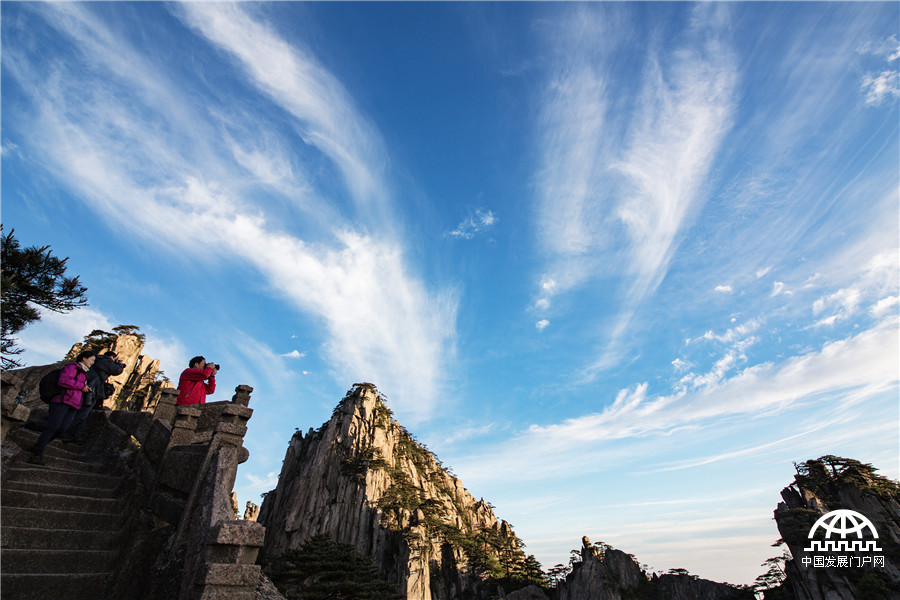 看黄山日出，享受一场绚烂视觉盛宴