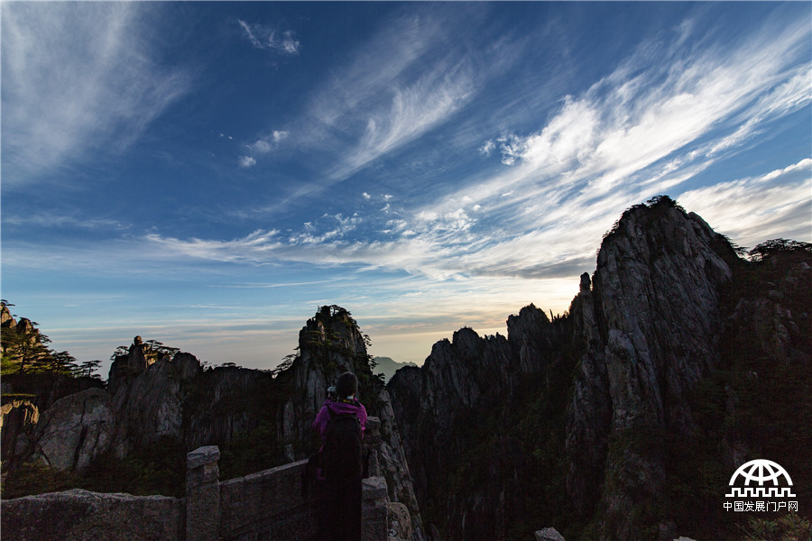 看黄山日出，享受一场绚烂视觉盛宴
