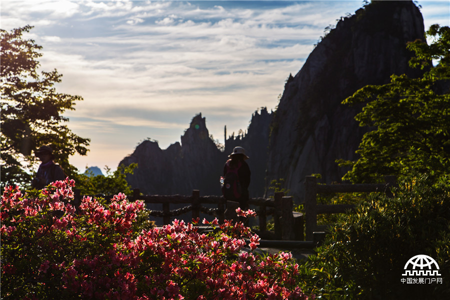 看黄山日出，享受一场绚烂视觉盛宴