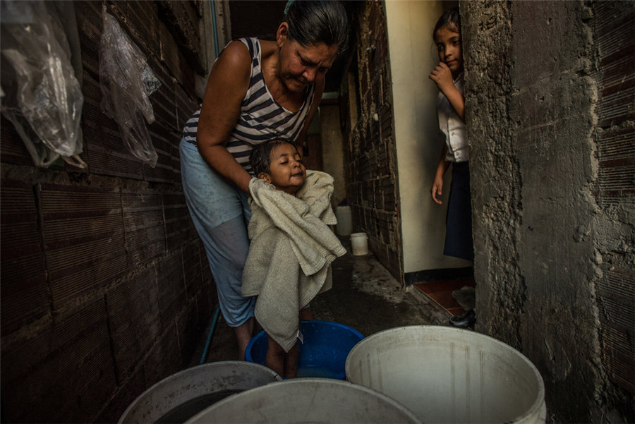 绝望的委内瑞拉：民众基本生活物资短缺