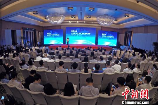 山西煤企組團進京路演，向投資人闡釋“去產能”“煤炭供給側改革”等政策紅利。　記者 韋亮 攝