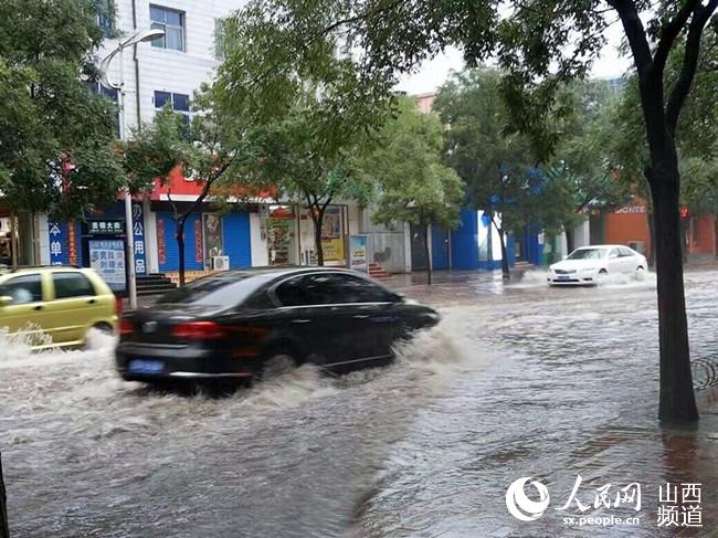 太原市某小区积水严重（图片来自网友）