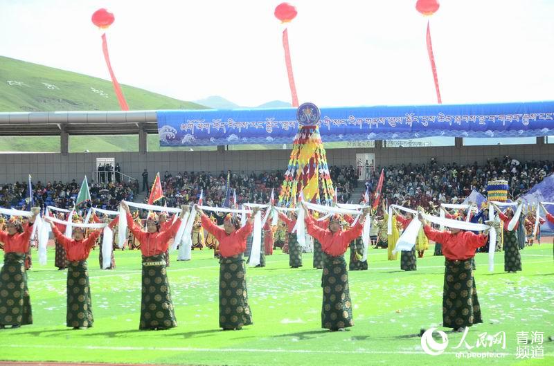 八月，来果洛与格萨尔文化“亲密接触”