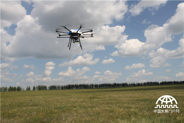 呼伦贝尔草牧业试验区“天然草地恢复技术示范区” ，无人机测量数据。王振红摄