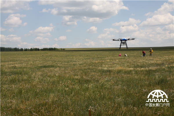 呼伦贝尔草牧业试验区“天然草地恢复技术示范区”，无人机测量数据。王振红摄