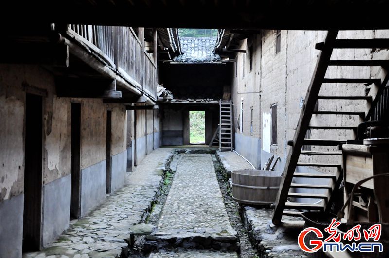 【网络媒体走转改】“红军村”烈士后代讲述家乡巨变