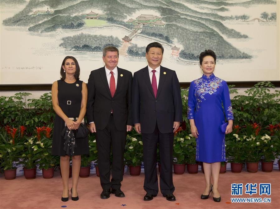 （杭州G20XHDW）（20）习近平和彭丽媛迎候宴会贵宾