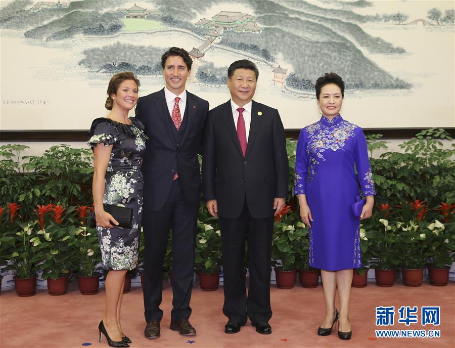 （杭州G20XHDW）（25）习近平和彭丽媛迎候宴会贵宾